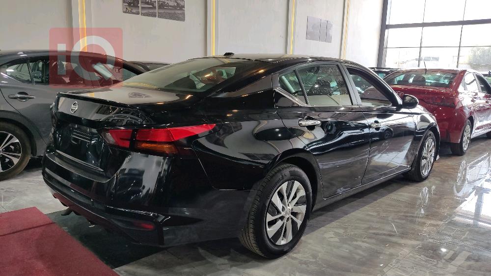 نيسان ألتيما